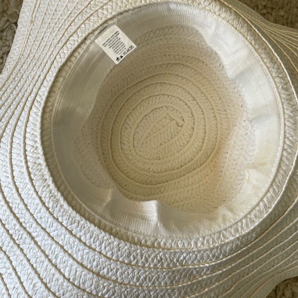 🆕☀️White Sun Hat 👒 - NWOT - Picture 4 of 4